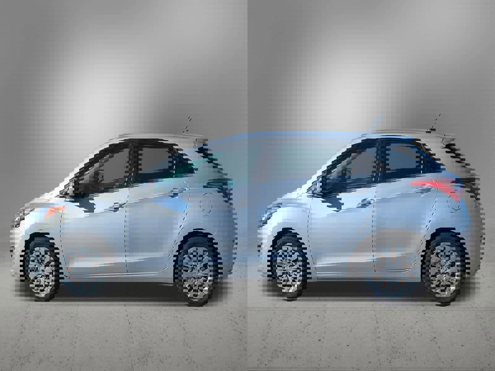 Used 2017 Hyundai Elantra GT image 3