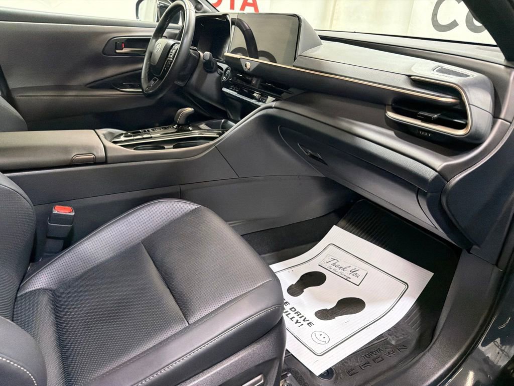 Used 2025 Toyota Crown AWD/4WD image 11