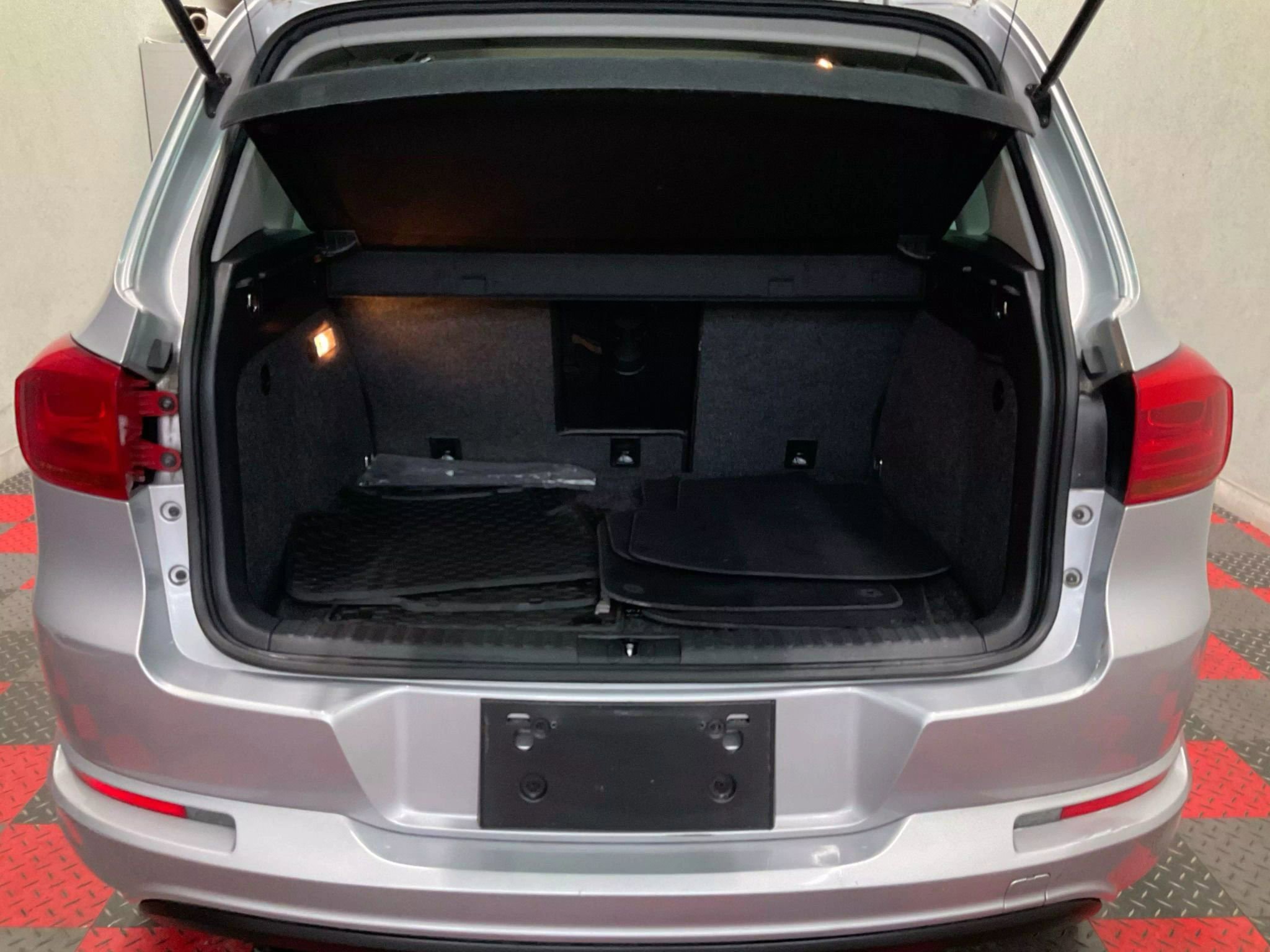 Used 2017 Volkswagen Tiguan Sport image 11