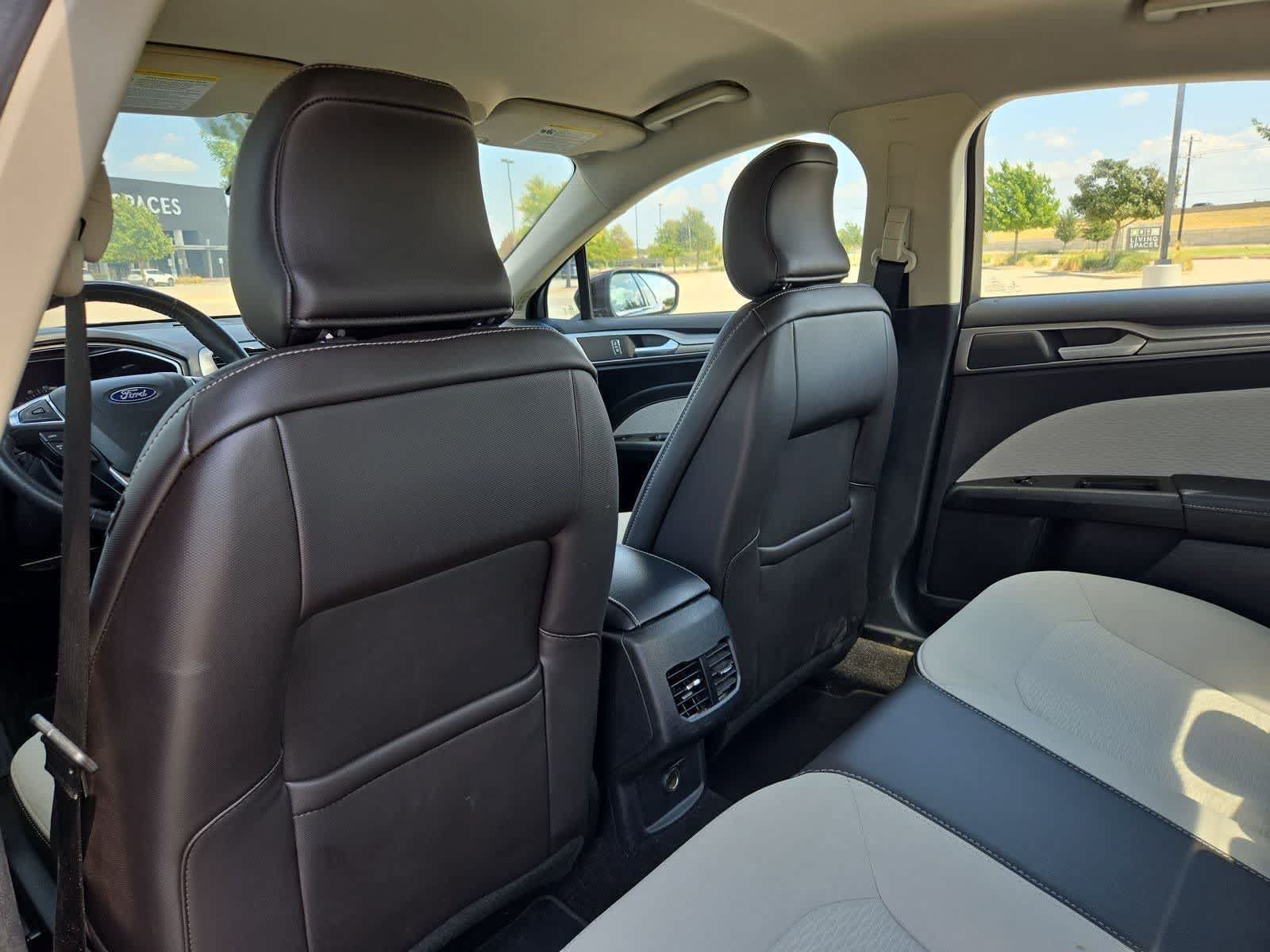Used 2019 Ford Fusion SE w/ Equipment Group 151A FWD image 17