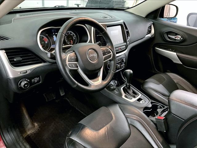 Used 2017 Jeep Cherokee Trailhawk w/ Cold Weather Group AWD/4WD image 12