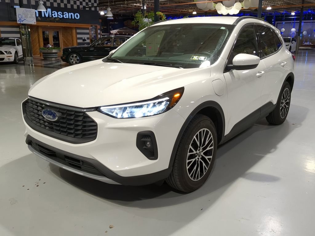 Used 2025 Ford Escape SE image 1