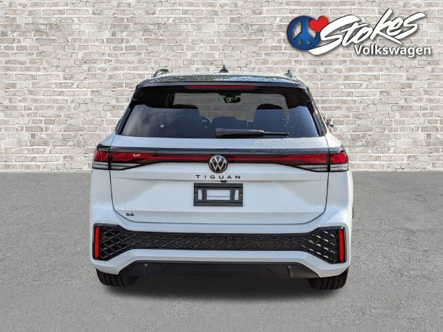 Certified 2025 Volkswagen Tiguan SE R-Line FWD image 5
