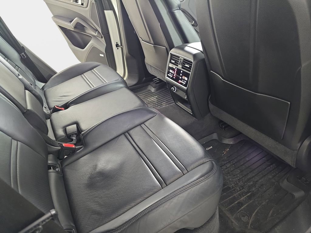 Used 2019 Porsche Cayenne image 12