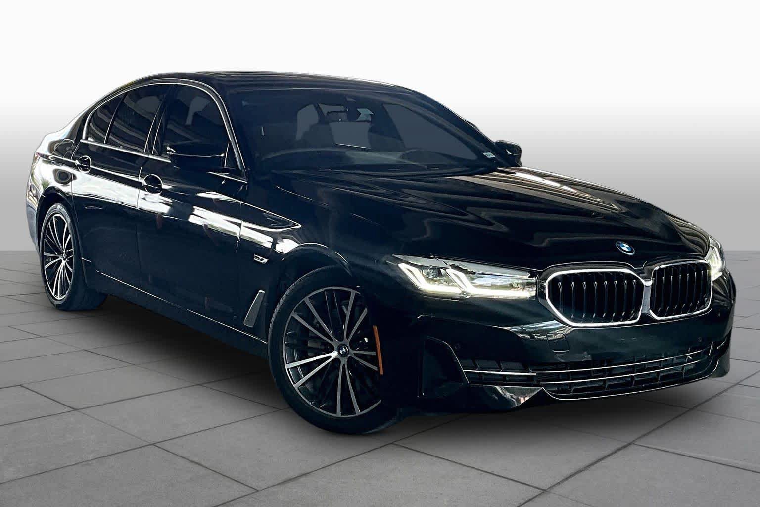 Used 2023 BMW 530e w/ Convenience Package RWD image 2