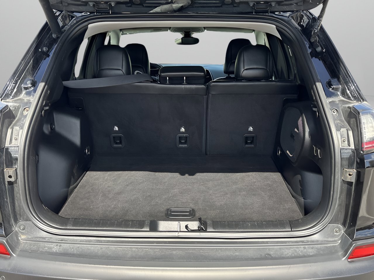 Used 2019 Jeep Cherokee Limited FWD image 8