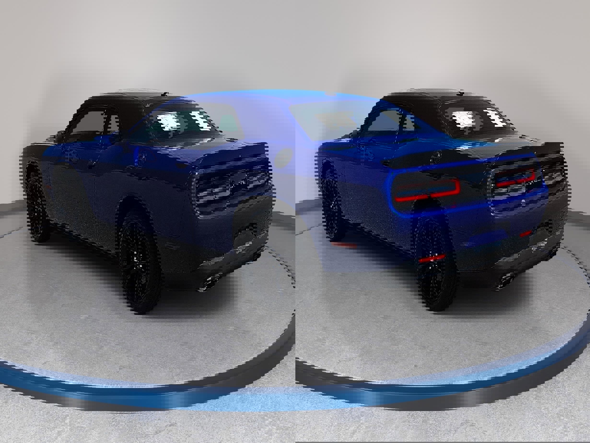 Used 2018 Dodge Challenger R/T w/ Blacktop Package RWD image 7