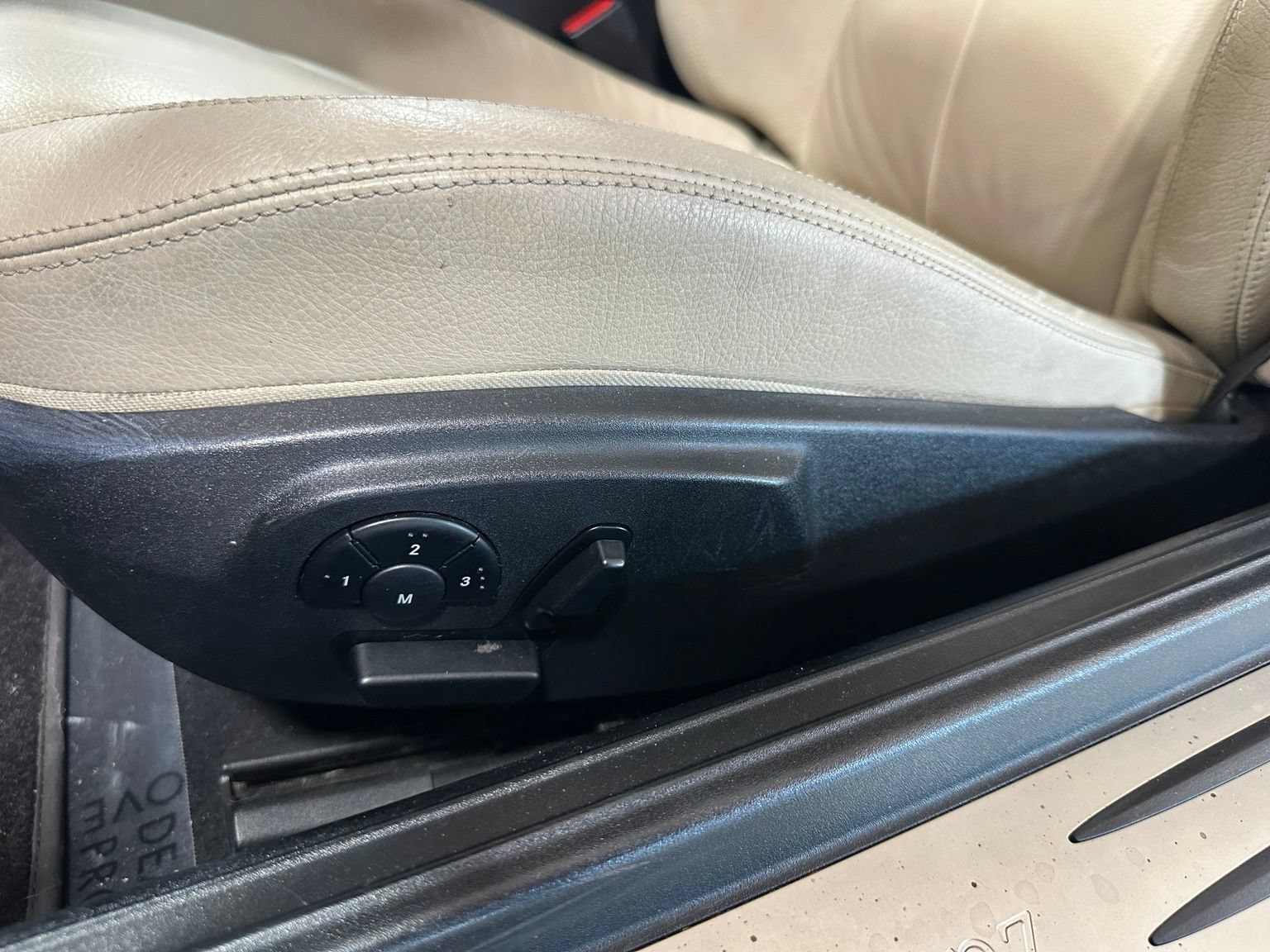 Used 2011 Mercedes-Benz SLK 300 image 15