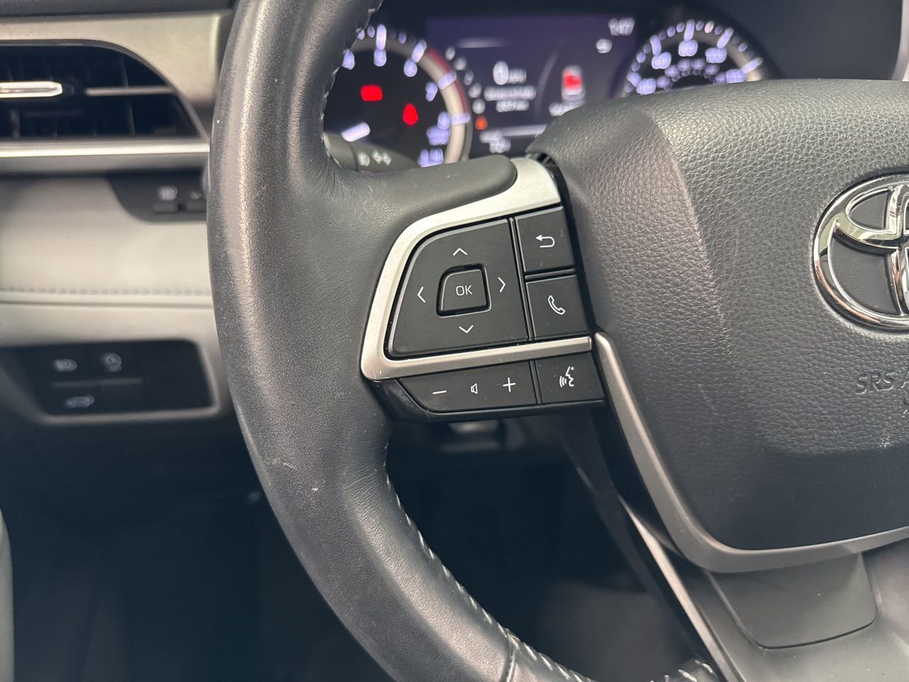 Used 2023 Toyota Highlander XLE image 21