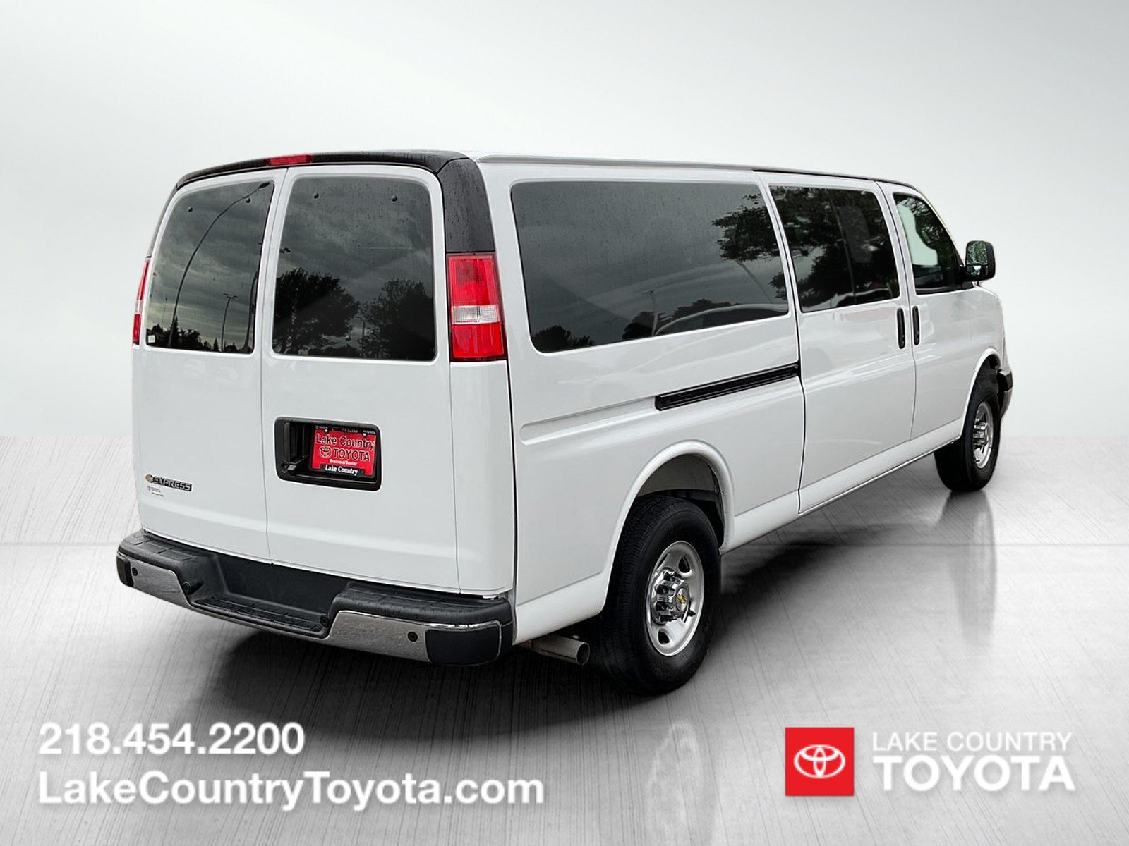 Used 2025 Chevrolet Express 3500 LT w/ LT Preferred Equipment Group RWD image 5
