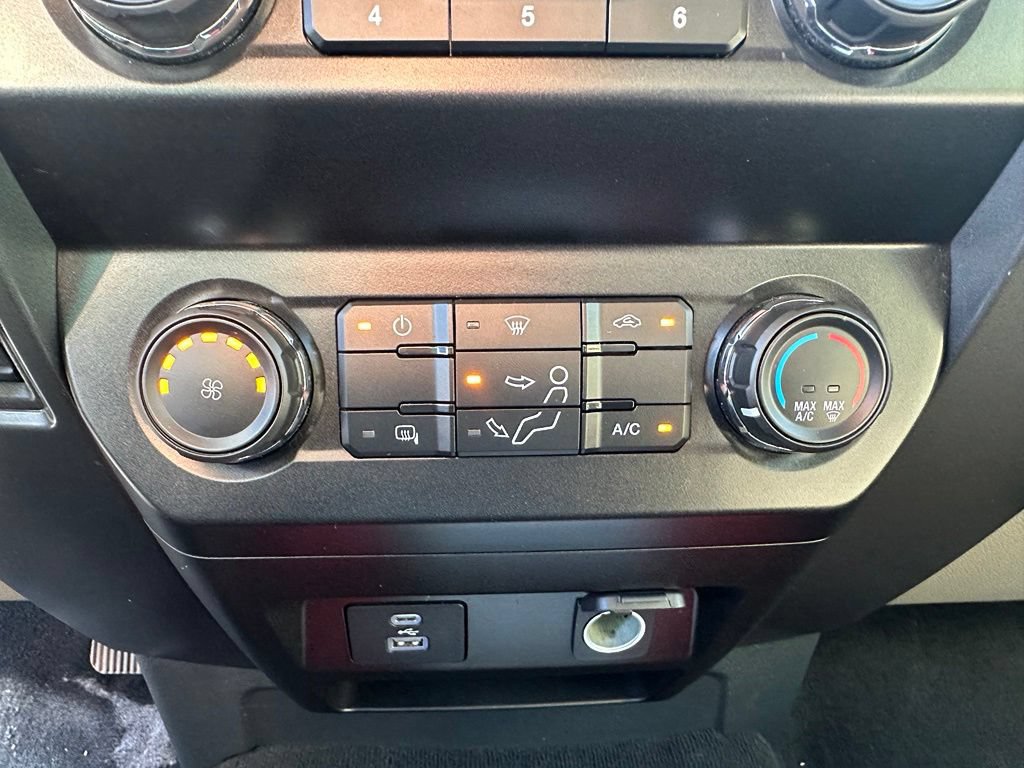 Used 2022 Ford F550 4x4 Regular Cab Super Duty image 16