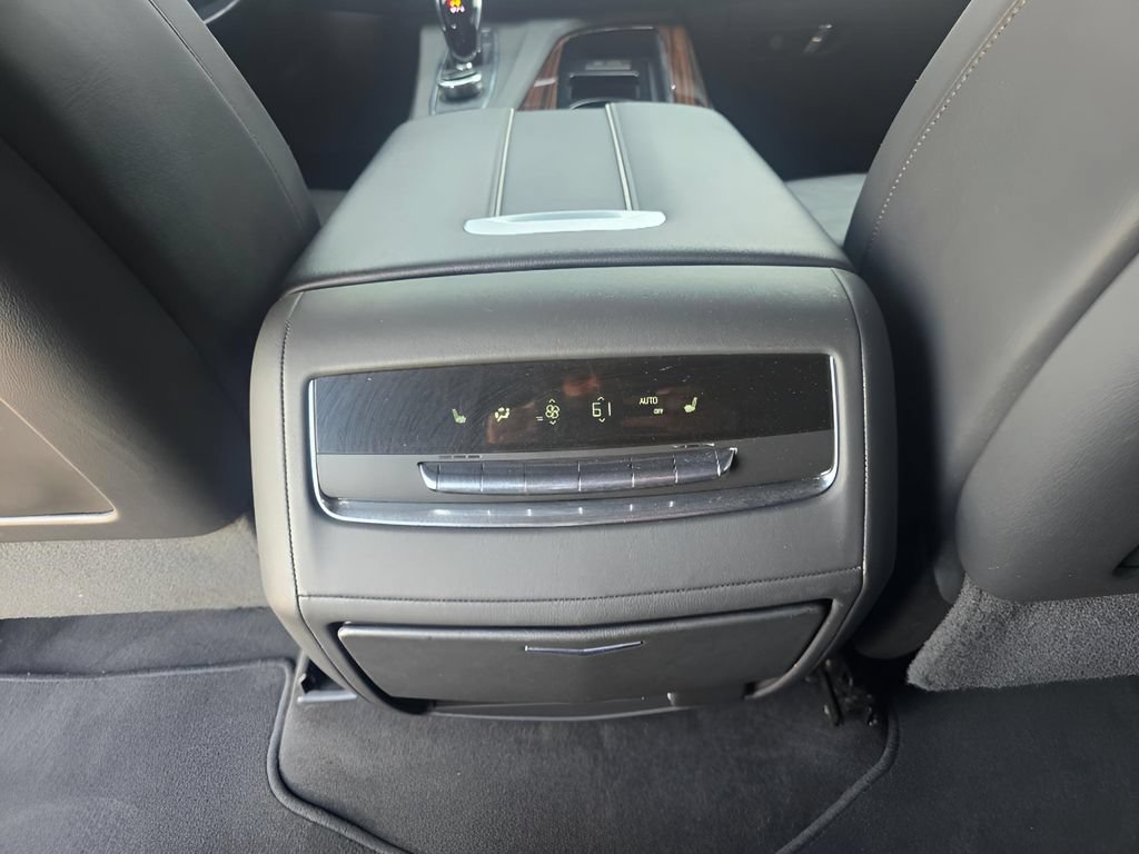 Used 2023 Cadillac Escalade Premium Luxury AWD/4WD image 27