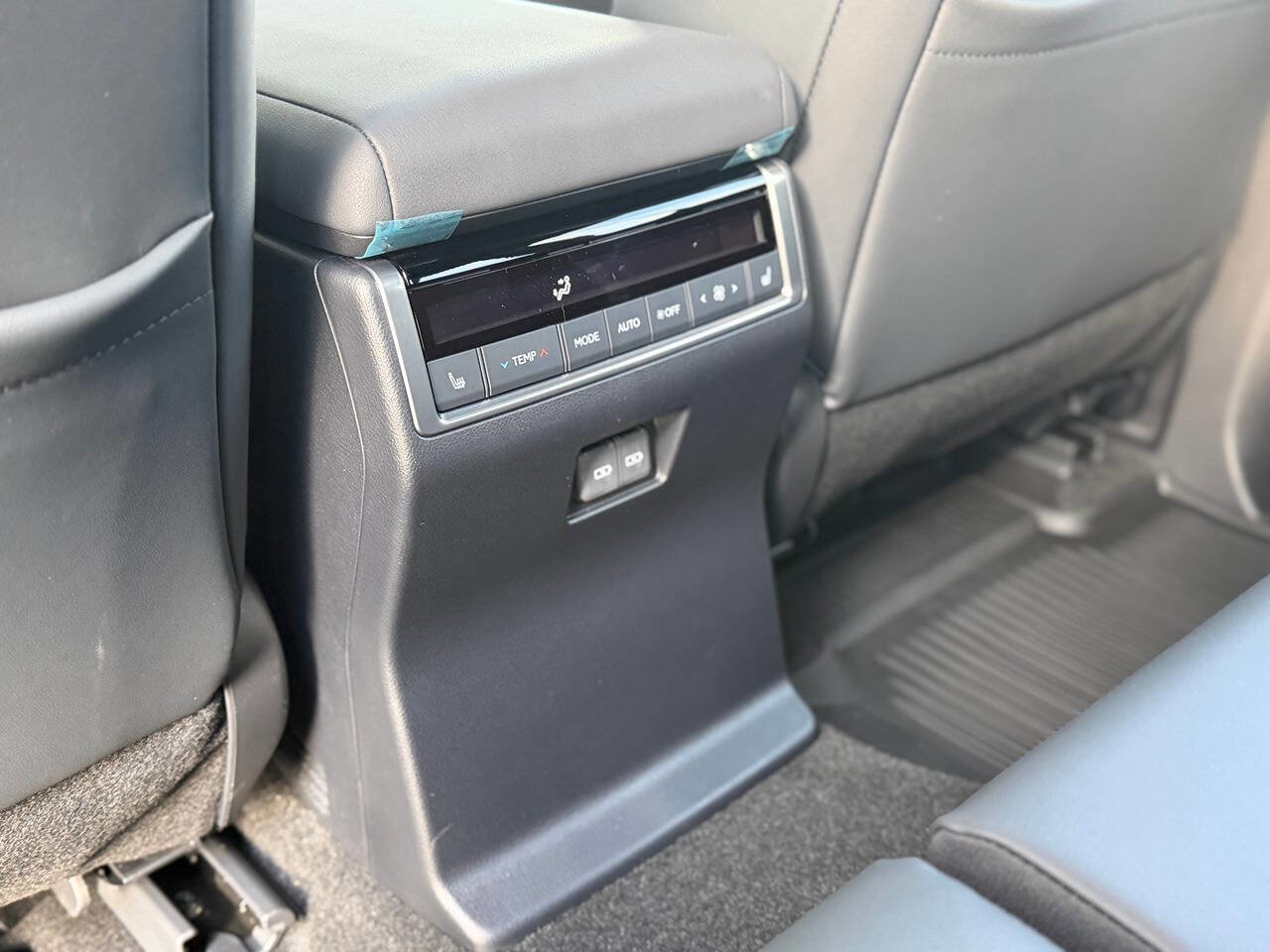 Used 2024 Lexus GX 550 w/ Accessory Package (Z1) image 39