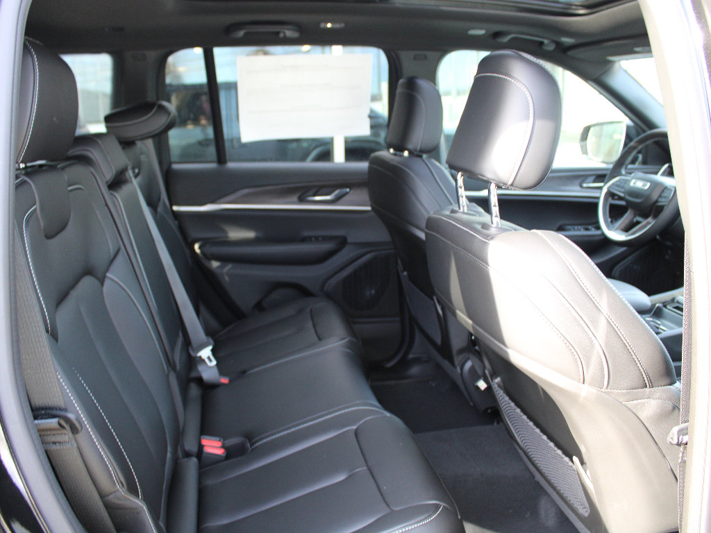 New 2025 Jeep Grand Cherokee Limited w/ Trailer Tow Package image 25