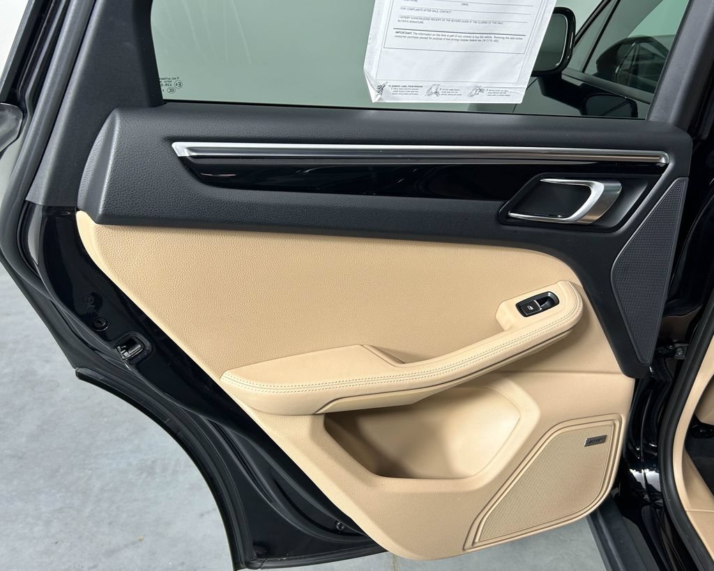 Certified 2020 Porsche Macan AWD/4WD image 28