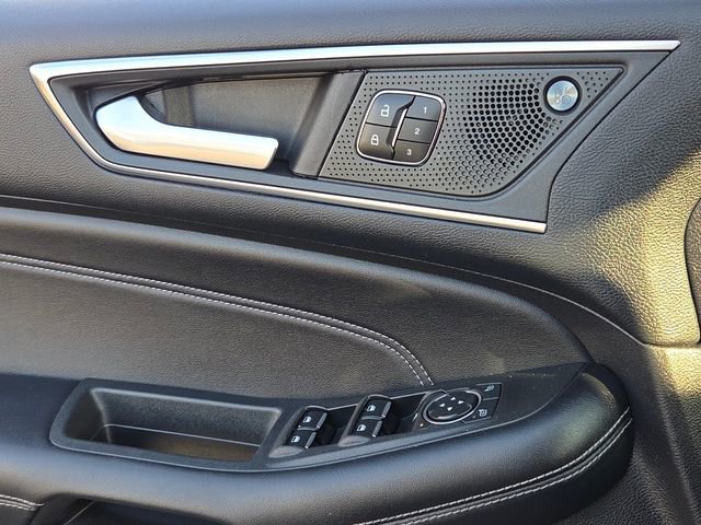 Used 2022 Ford Edge Titanium image 27