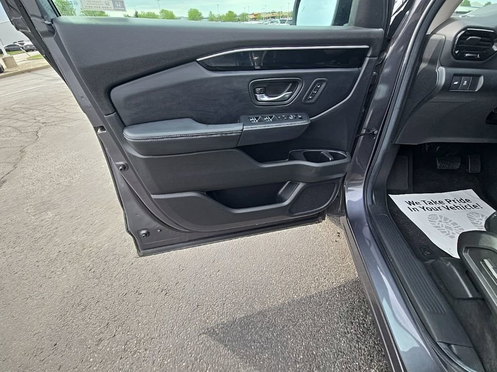 Used 2025 Honda Pilot EX-L image 12