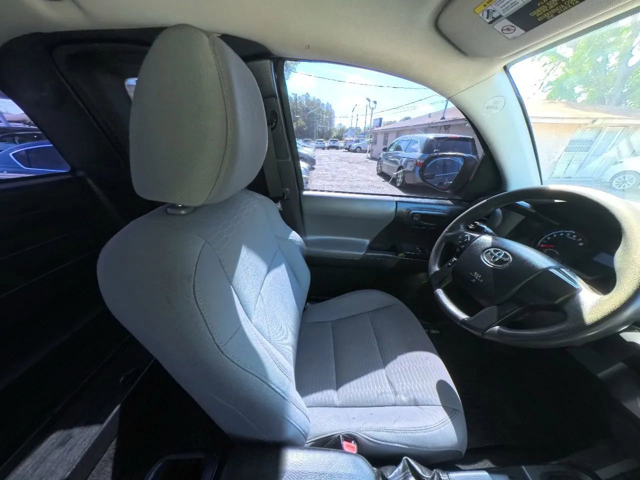 Used 2017 Toyota Tacoma SR image 28