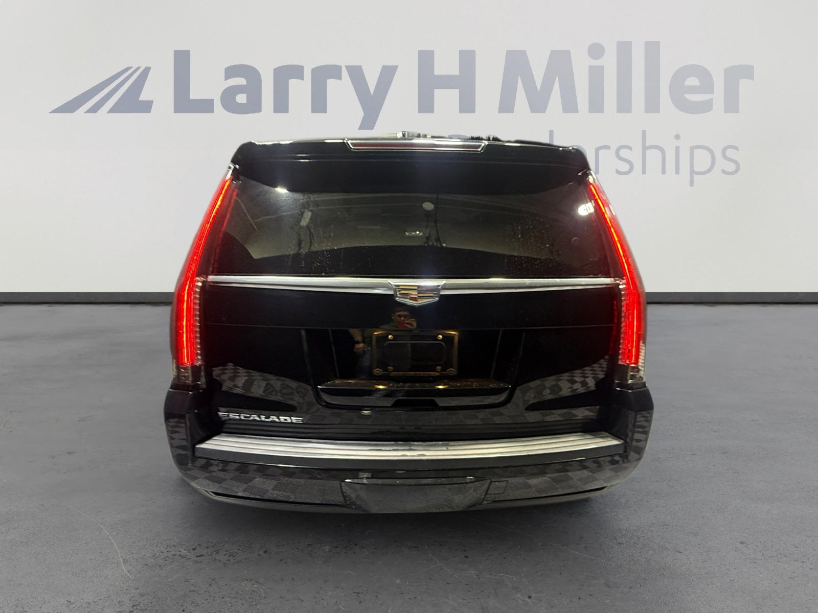 Used 2016 Cadillac Escalade Luxury AWD/4WD image 4