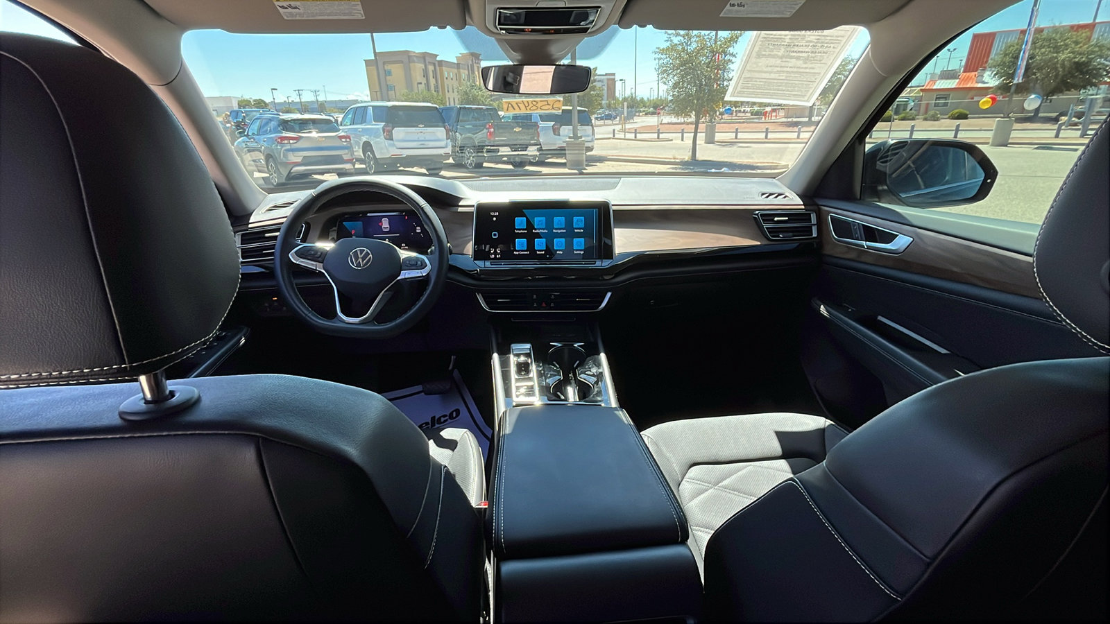 Used 2024 Volkswagen Atlas SE w/ Black Wheel Package image 25