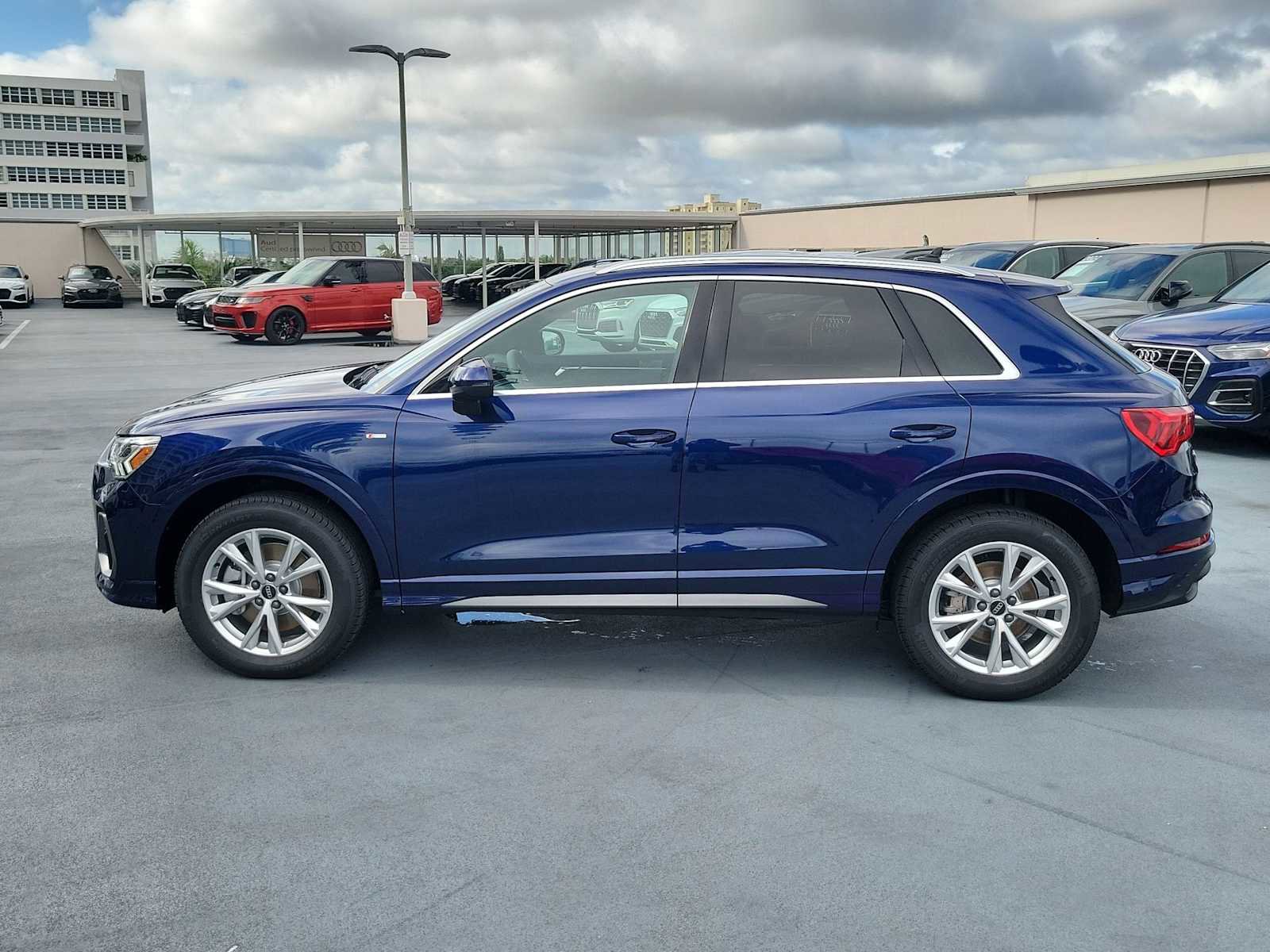 New 2025 Audi Q3 2.0T Premium image 3