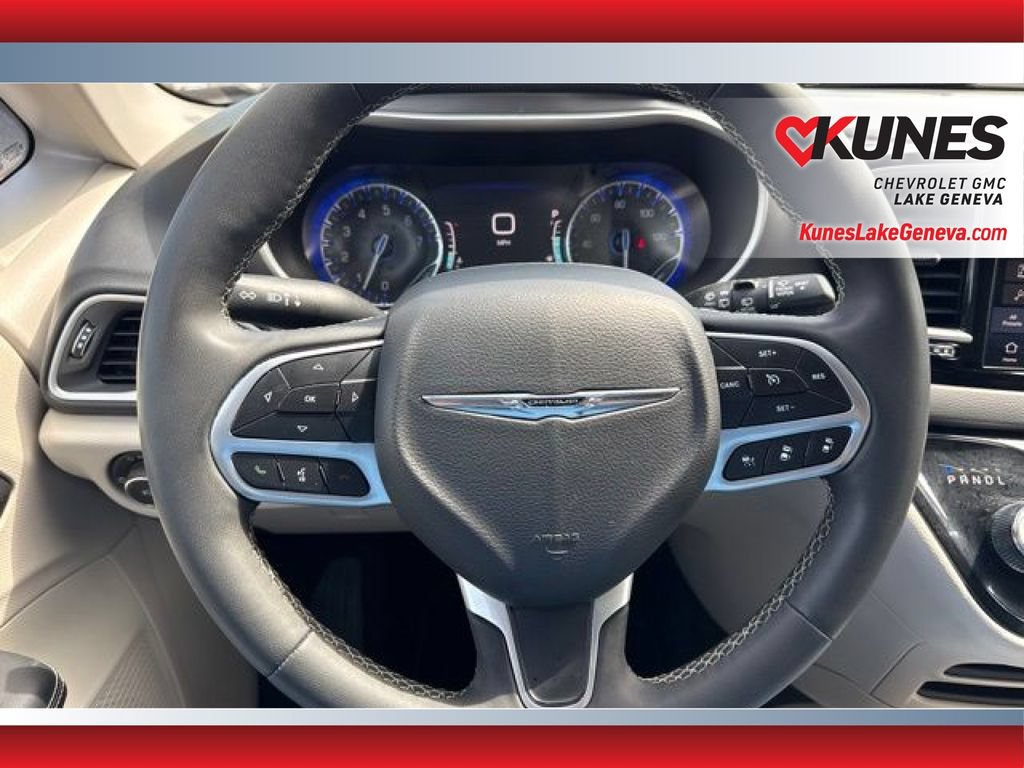 Used 2023 Chrysler Pacifica Touring-L FWD image 20