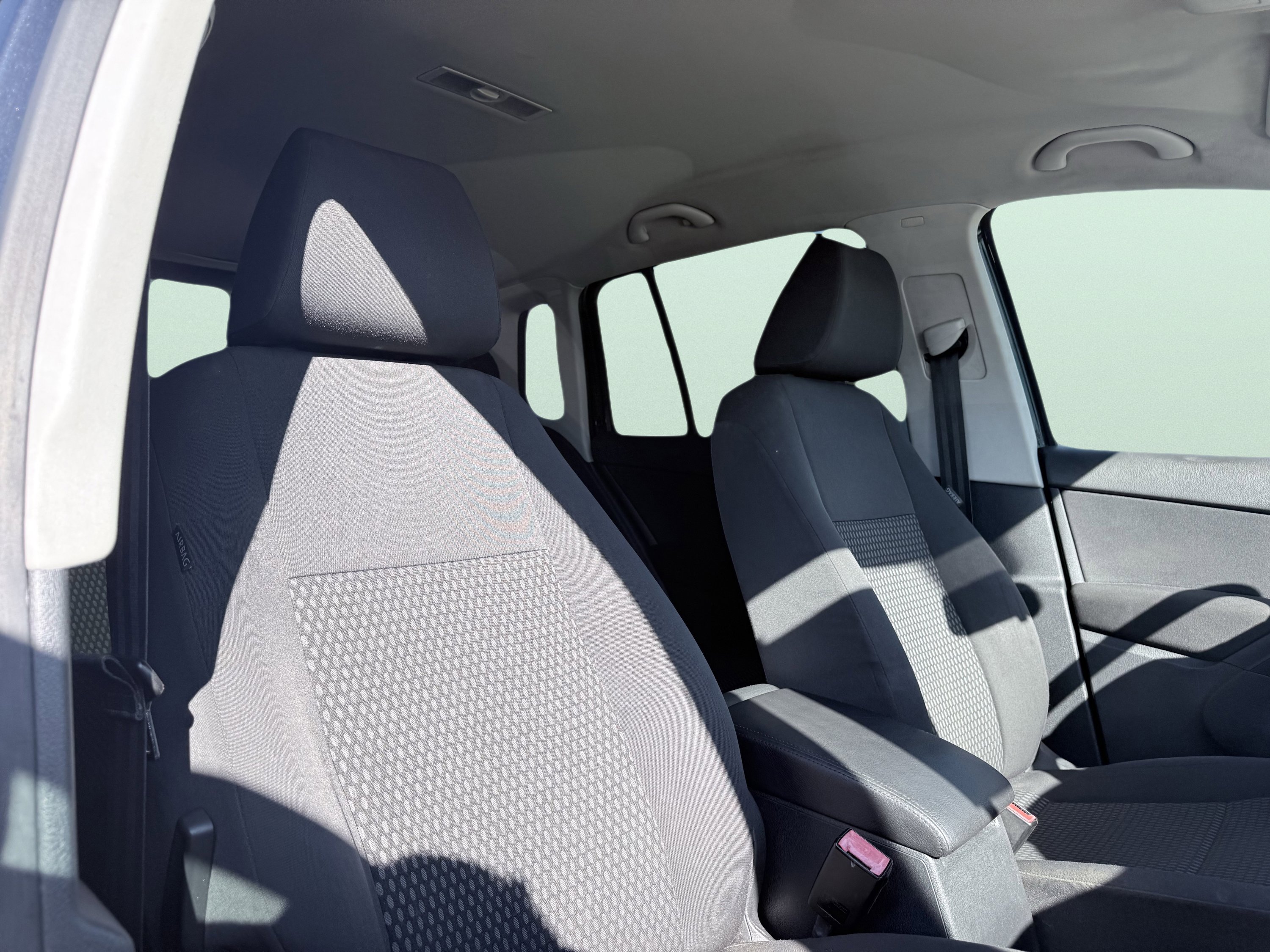 Used 2011 Volkswagen Tiguan S image 44