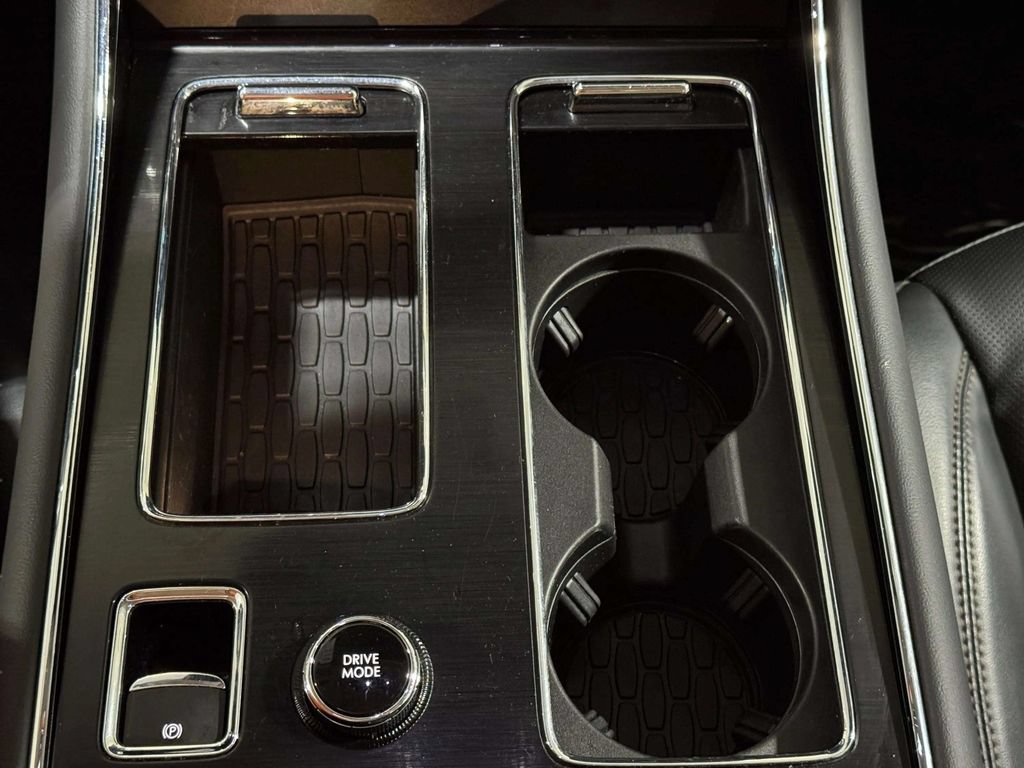 Certified 2025 Lincoln Aviator AWD image 12