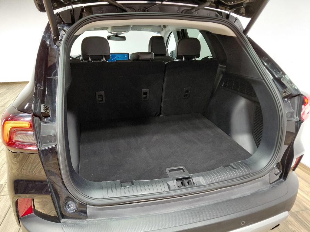 Certified 2025 Ford Escape Platinum AWD/4WD image 43