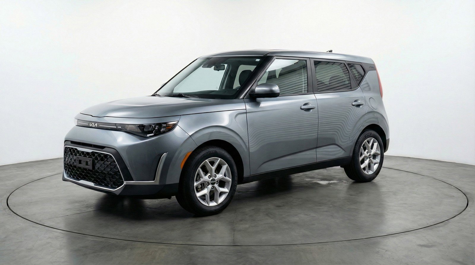 Used 2025 Kia Soul LX w/ LX Technology Package image 3