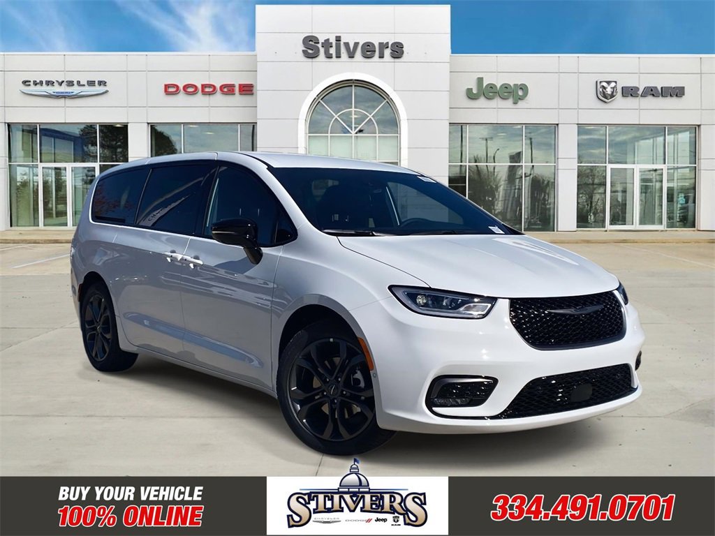 New 2026 Chrysler Pacifica Select