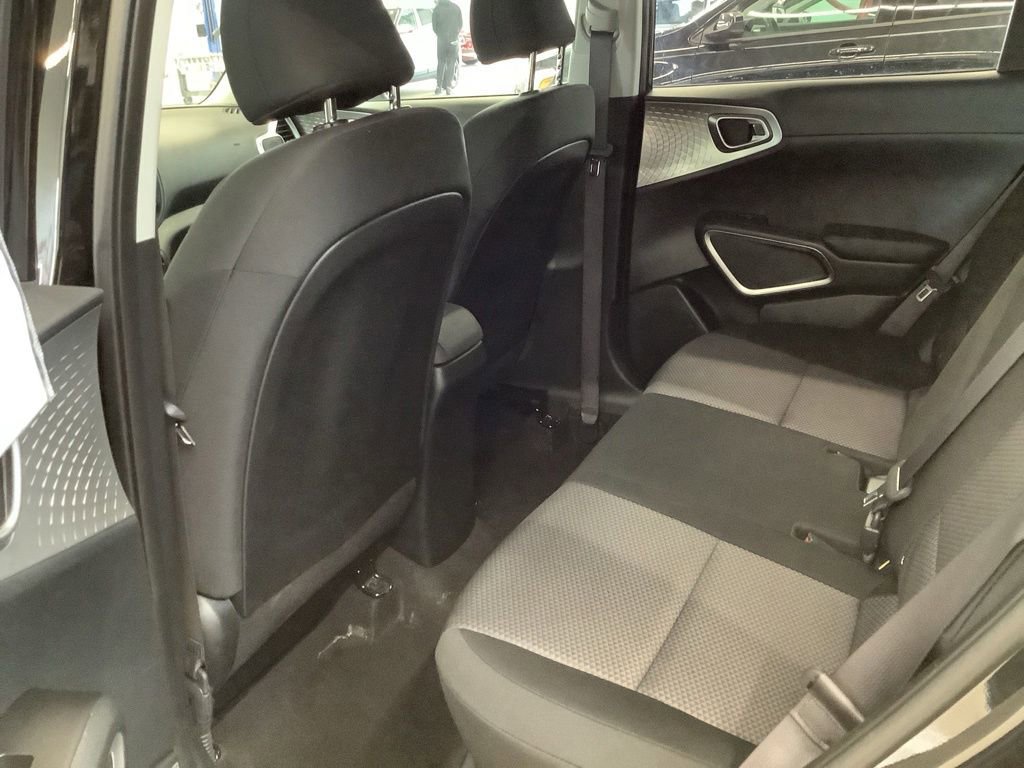 Certified 2025 Kia Soul LX w/ LX Technology Package FWD image 15