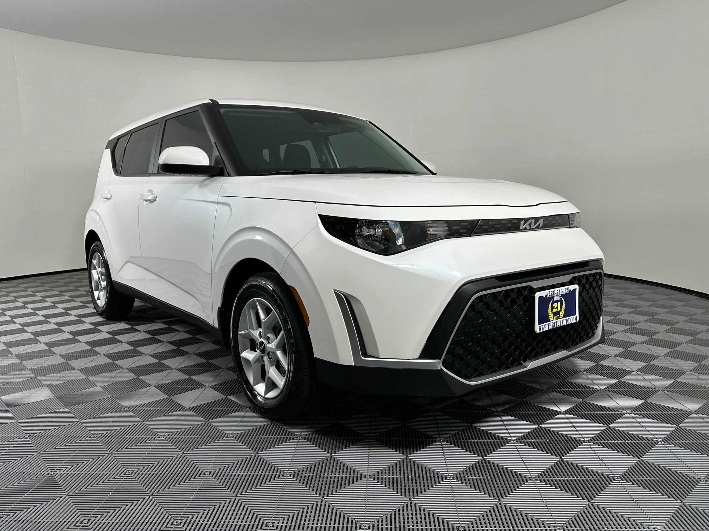 Used 2023 Kia Soul LX w/ LX Technology Package image 7
