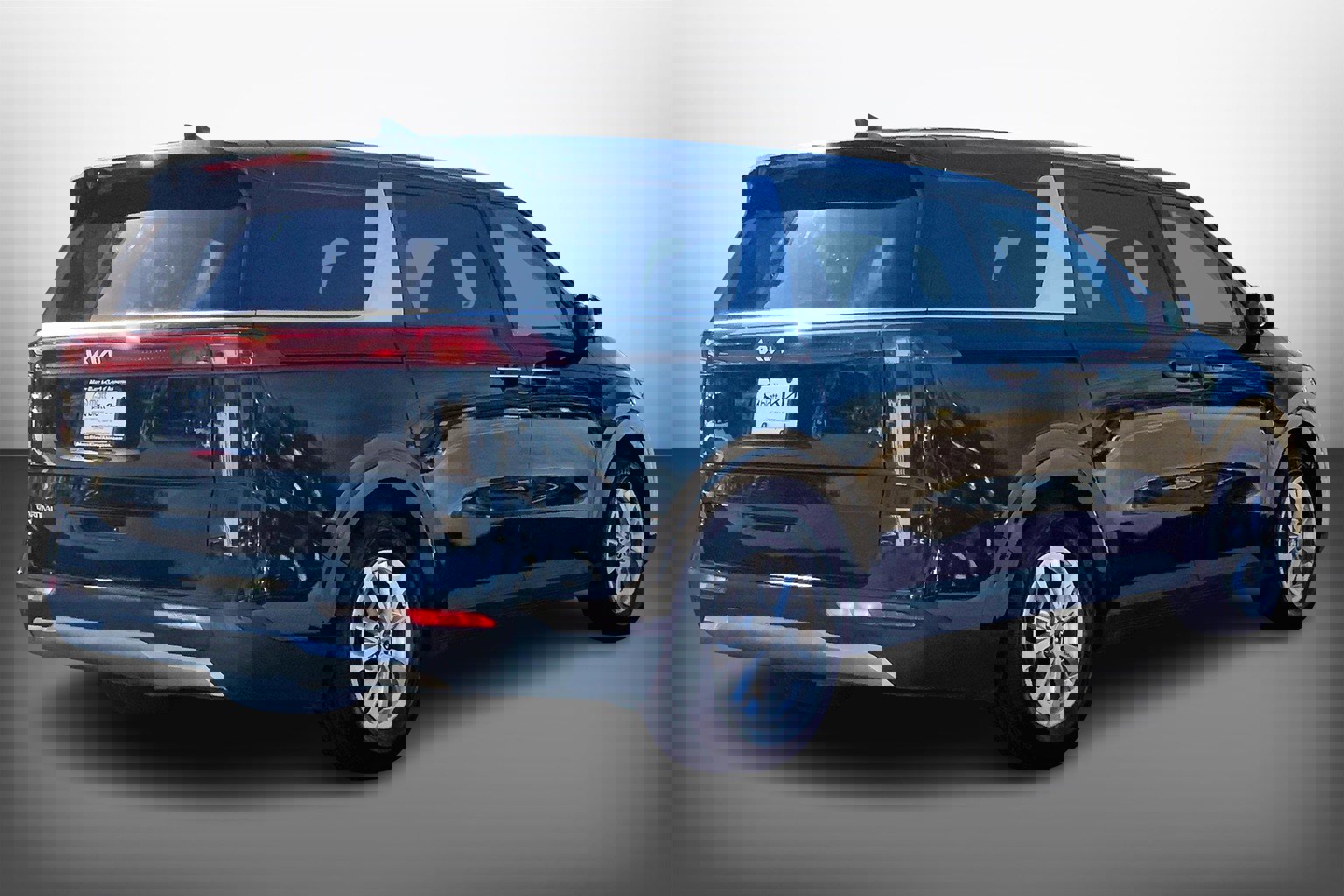 Used 2024 Kia Carnival LX image 14