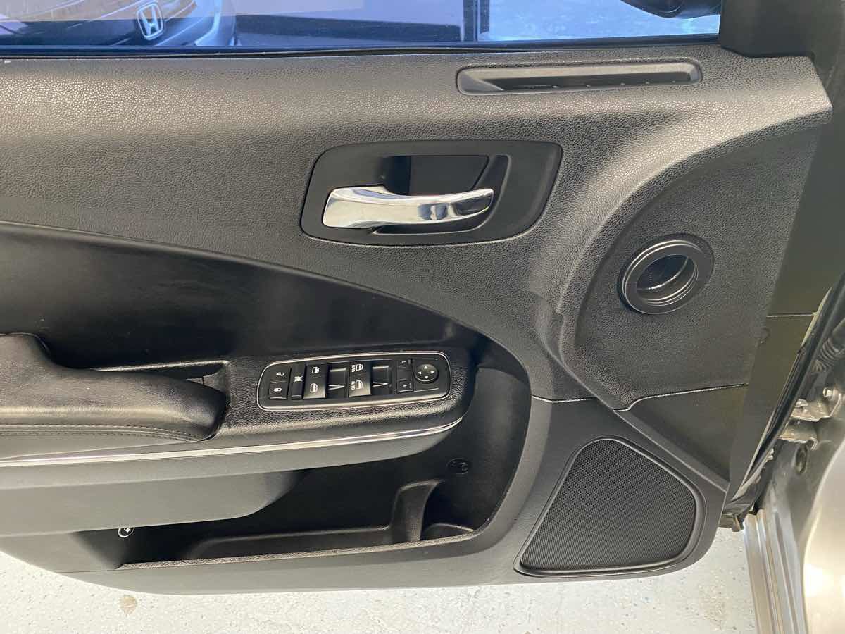 Used 2013 Dodge Charger SE image 19