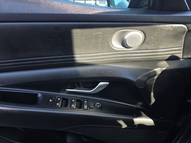 Used 2023 Hyundai Elantra Limited w/ Cargo Package image 10