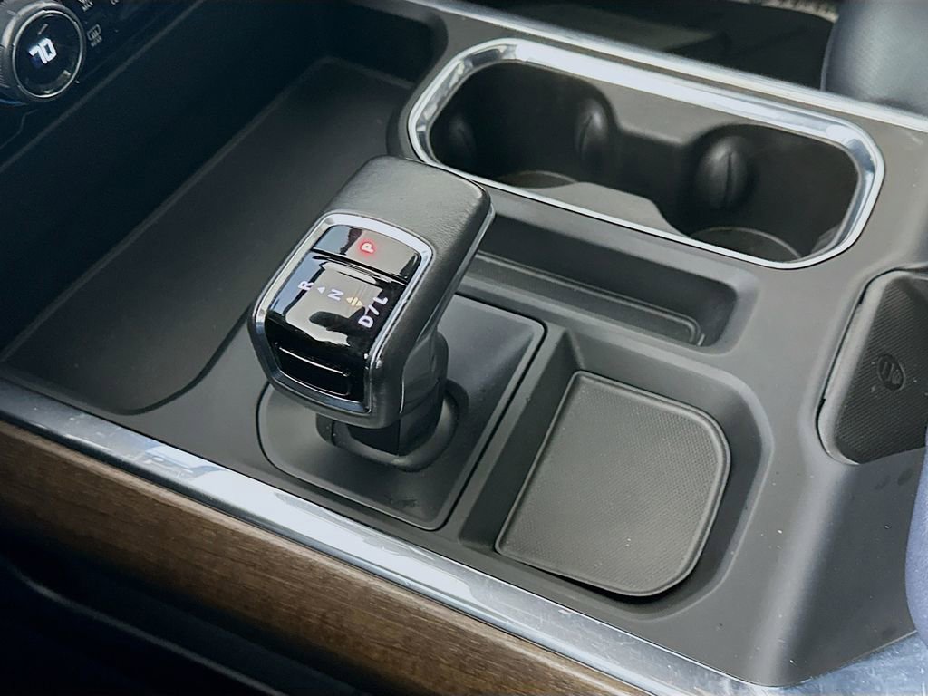 Used 2022 Chevrolet Silverado 1500 High Country w/ High Country Premium Package AWD/4WD image 16