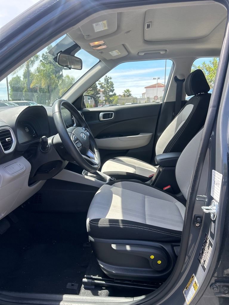 Used 2025 Hyundai Venue SEL FWD image 8