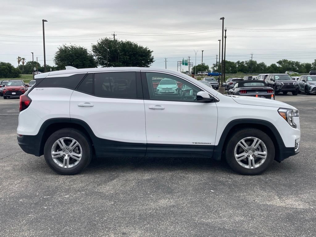 Used 2024 GMC Terrain SLE FWD image 4
