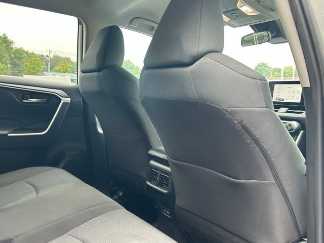 Used 2025 Toyota RAV4 XLE AWD/4WD image 42