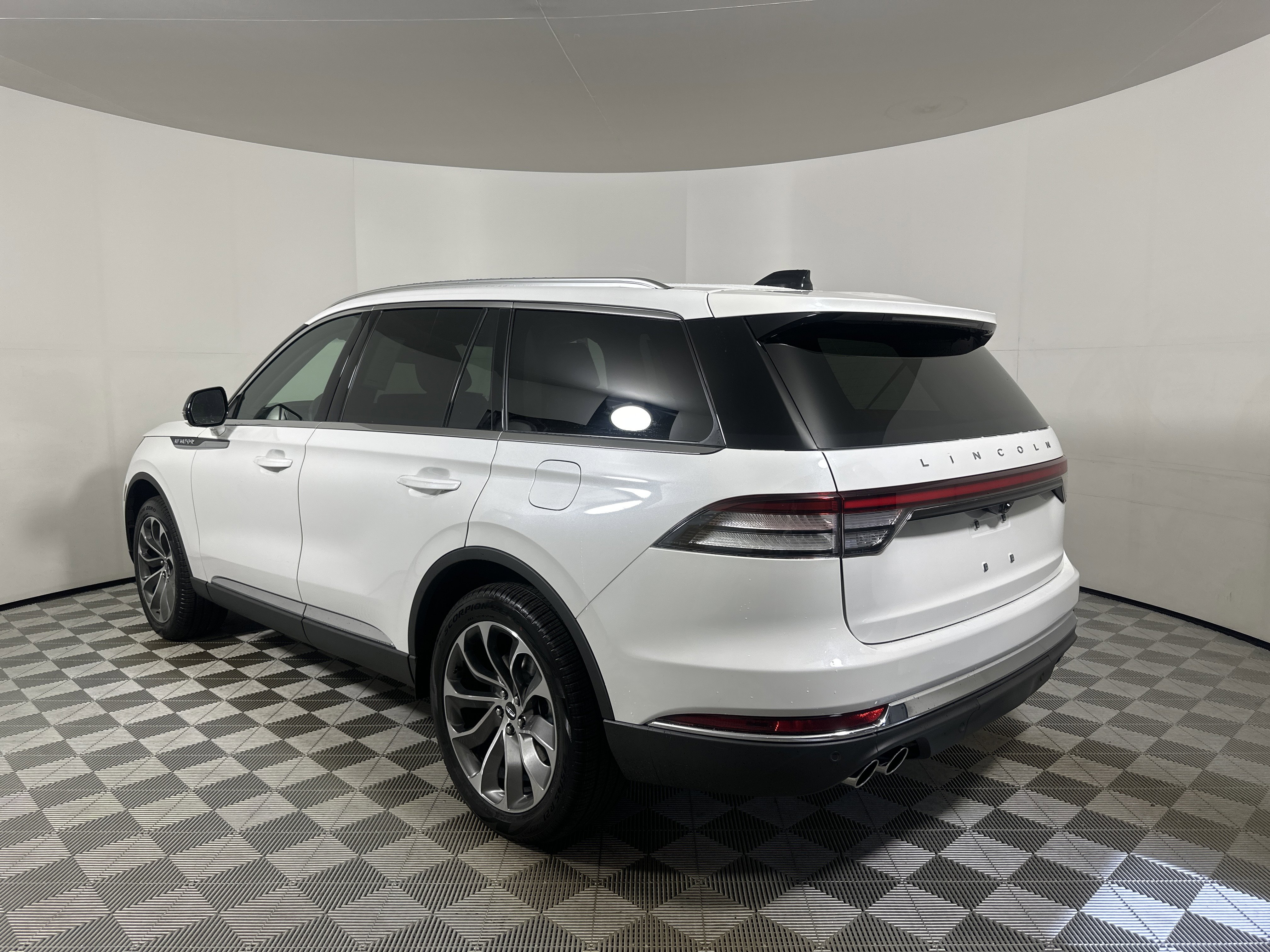 New 2025 Lincoln Aviator AWD image 5