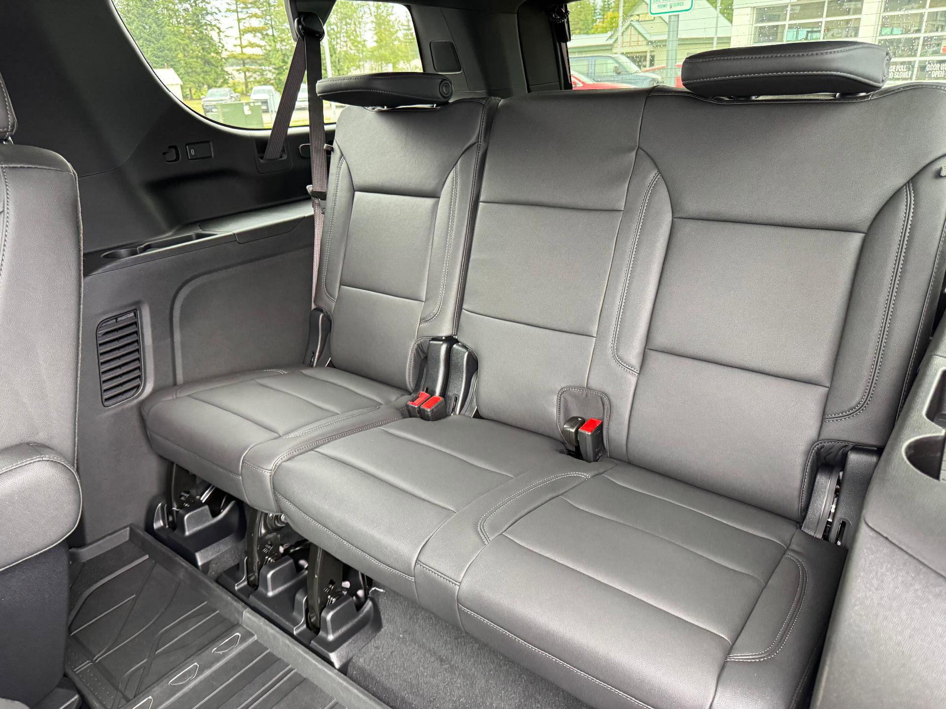 New 2026 Chevrolet Suburban LT w/ Comfort Package AWD/4WD image 17