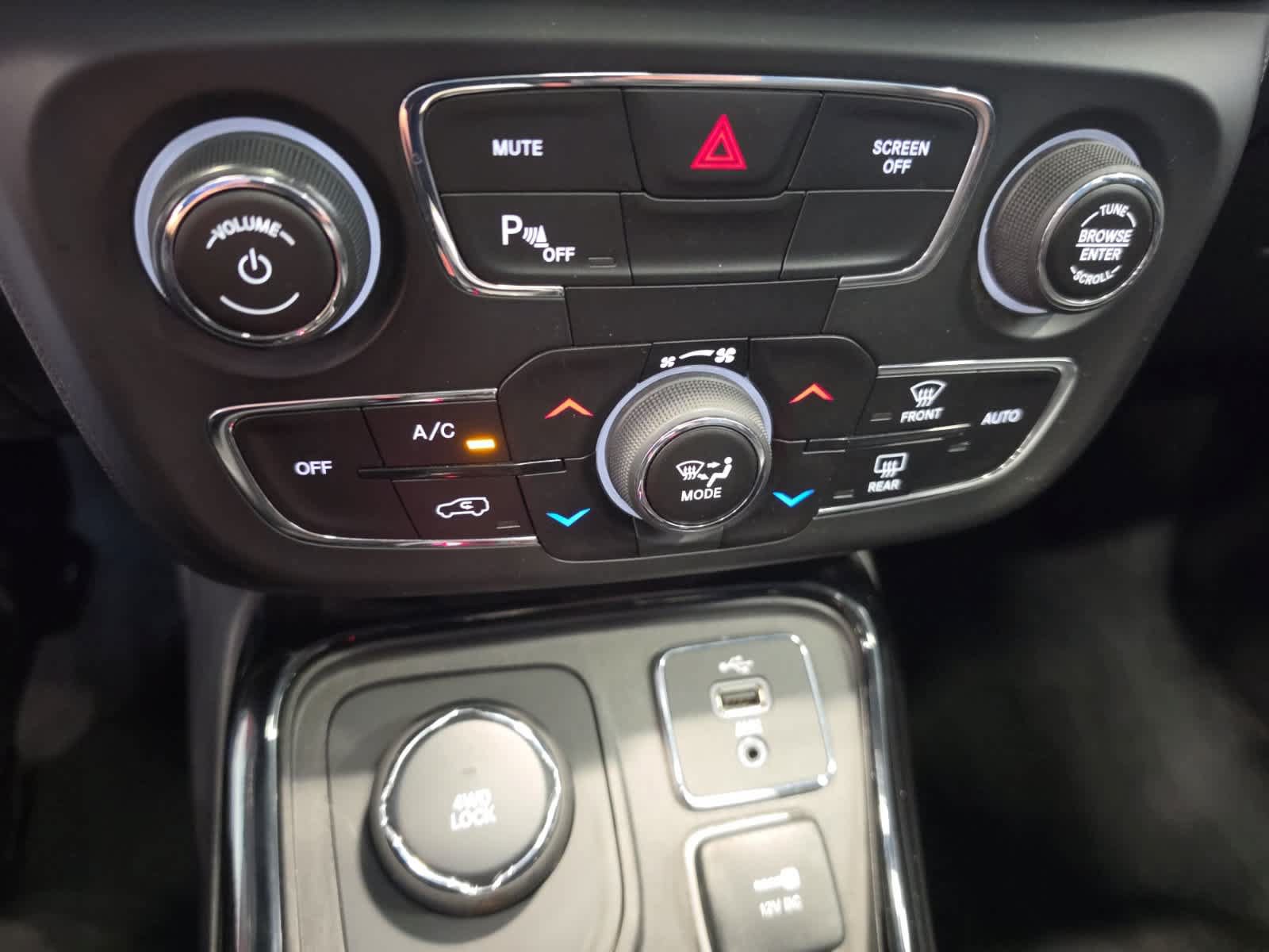 Used 2018 Jeep Compass Limited w/ Safe & Security Group AWD/4WD image 28