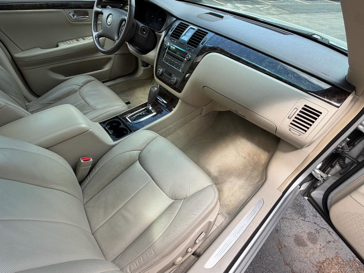 Used 2010 Cadillac DTS Luxury FWD image 33