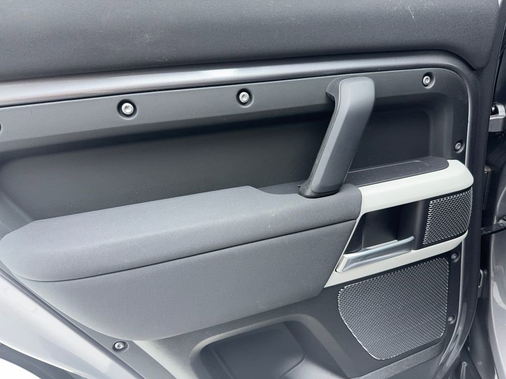 Used 2023 Land Rover Defender 110 SE image 45