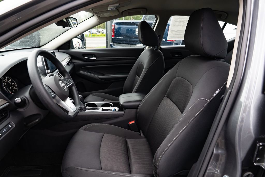 Used 2024 Nissan Altima 2.5 SV FWD image 18