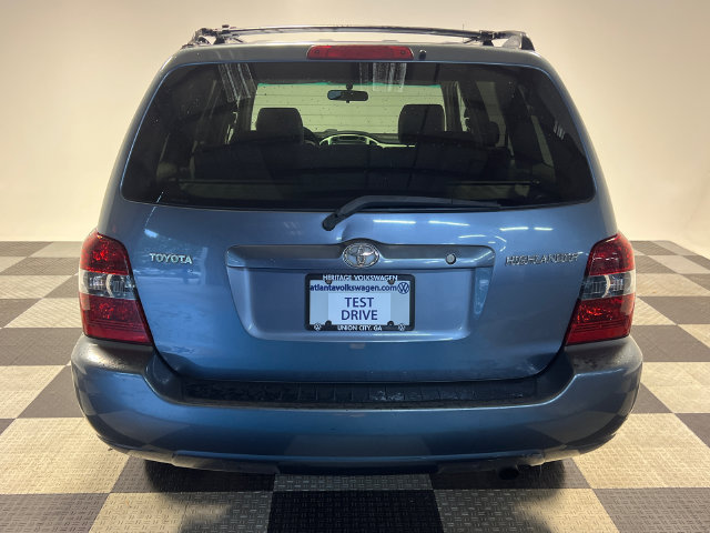 Used 2005 Toyota Highlander 2WD w/ Towing Prep Pkg image 4