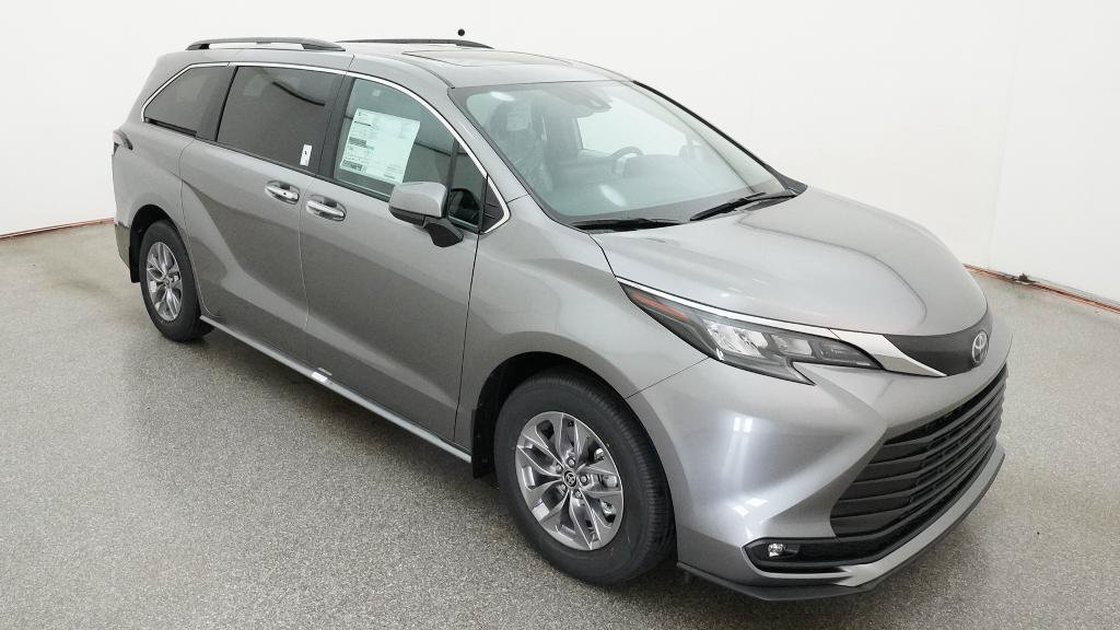 New 2026 Toyota Sienna XLE FWD image 16