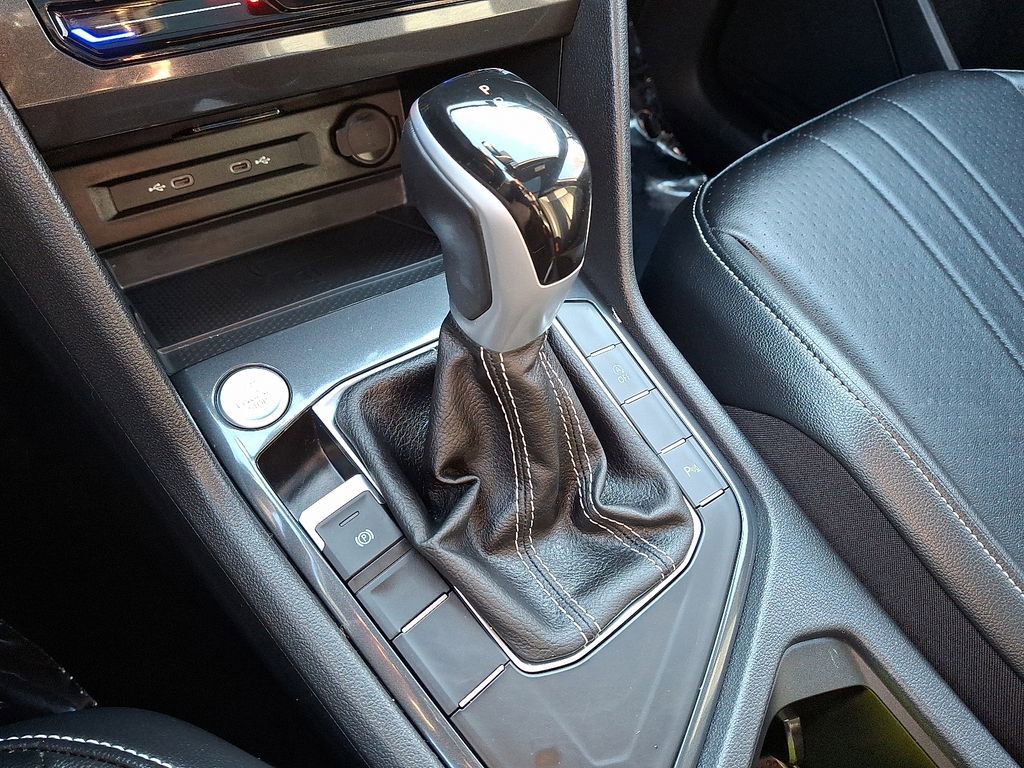 Used 2024 Volkswagen Tiguan SE R-Line image 16