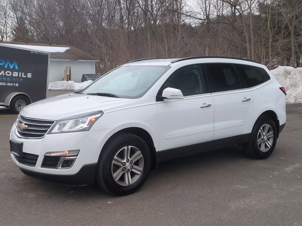 Used 2017 Chevrolet Traverse LT image 2